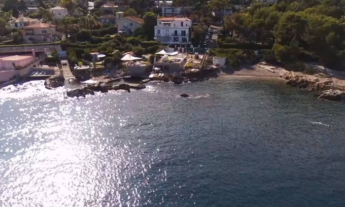 Cap-d'Antibes Villa | Exclusive villa for 8 in Cap d'Antibes seafront