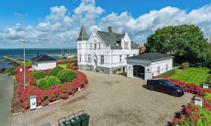 Lohals House | Exclusive villa with panorama and beach pavilion