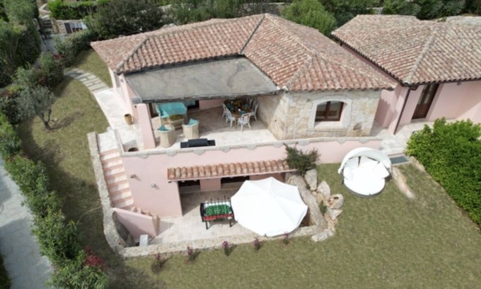 Tiriddo Villa | Exclusive with big garden, view on Molara Island, walking distance from the sea