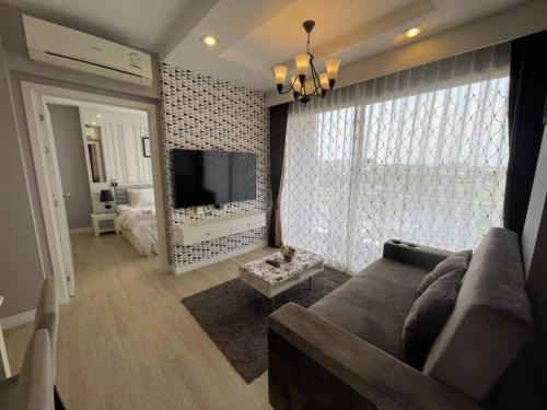 Saen Suk Apartment | Execlusive Seaview 1 bedroom suite with toproof pool at The Patio Bangsaen