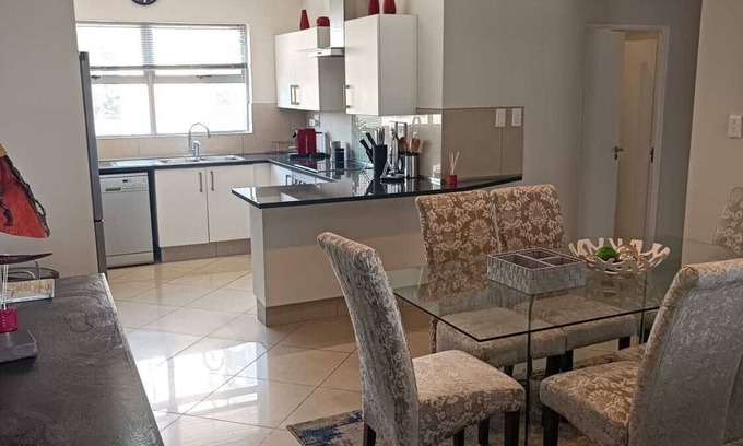 Greater Johannesburg Metropolitan Area Apartment | Executive 2-Bed Apartment in Prime Sandton Location - Jade Apartments