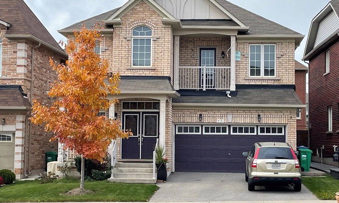Brampton House | Executive 4 Bed 3.5 Bath full house