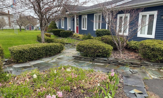 North River House | Executive Estate/ Hobby Ranch in North RivernAVAILABLE FOR CANADA GAMES