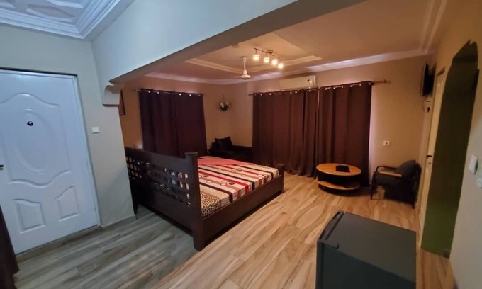 Mallam Apartment | Executive Apartment with Steam Bath & Balcony