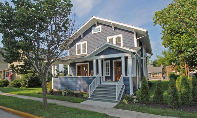 Syracuse House | Executive Home directly across from Syracuse Lake! Sleeps 10!