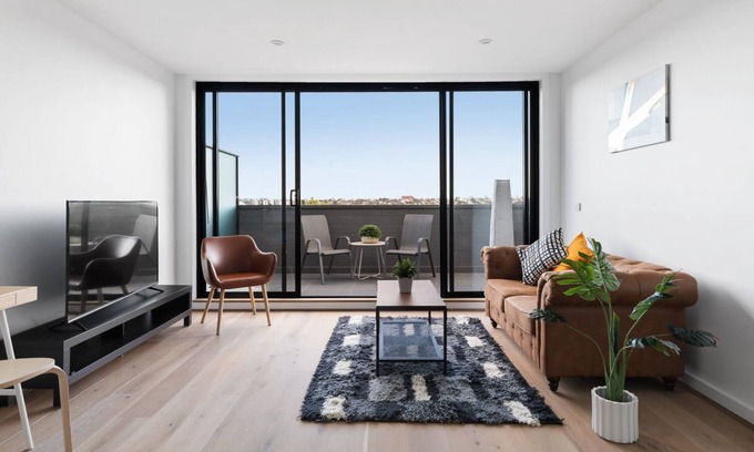 Moonee Ponds Apartment | Executive Level Apartment With That Special Touch of a Moran Leather Sofa