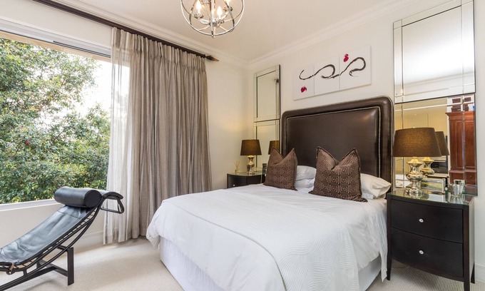 Greater Johannesburg Metropolitan Area Apartment | Executive luxury loft overlooking a green park and bird sanctuary