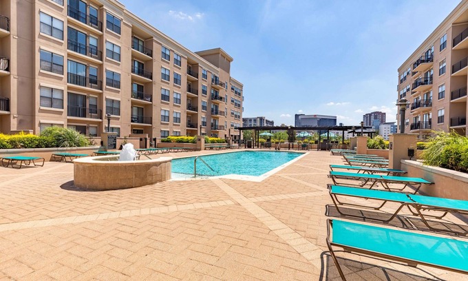 Cityplace Apartment | Executive Suite With Pool & Gym