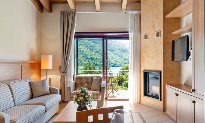 Scanno House | Exotic Holiday Home in Scanno with Garden and Terrace