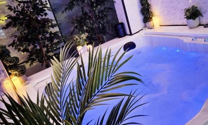Convention Quarter Apartment | Exotic Jacuzzi Apartment With Balcony & Parking