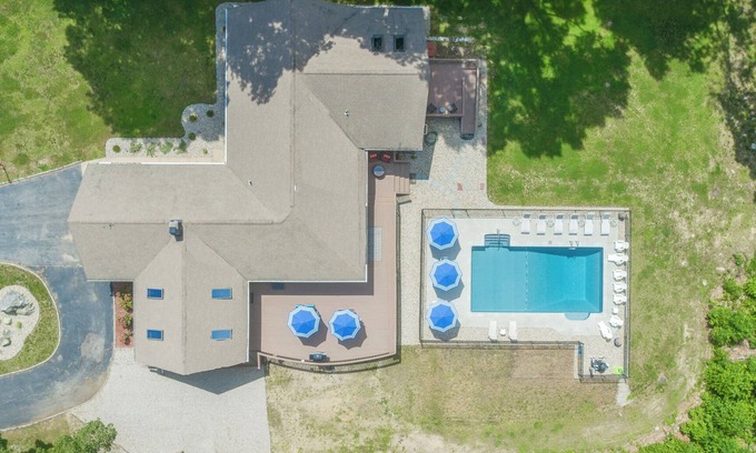 Waterford House | Expansive Beautiful Ranch with Pool and hot tub. Close to Beach Sleeps 20+