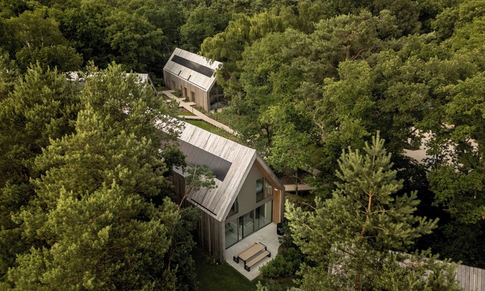 Zolder House | Experience a luxurious getaway at the Group Lodge, accommodating 10 people with accessible facilities and a tranquil setting in Limburg, Belgium.
