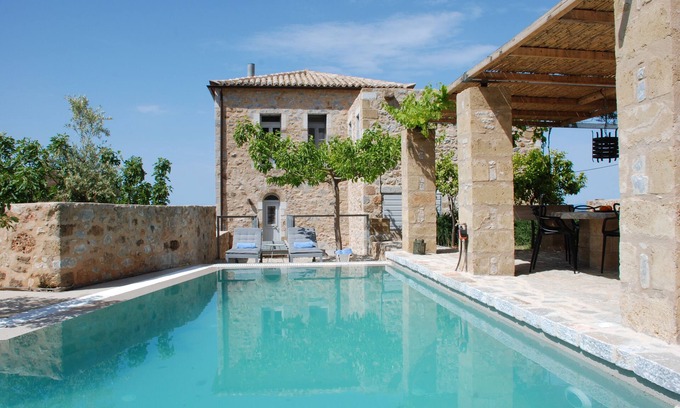 Lefktro Villa | Experience Awarded Architecture and Heritage at Casa Antica