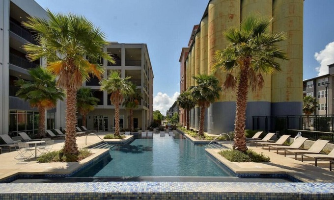 King William Apartment | Experience Downtown Studio Near River Walk
