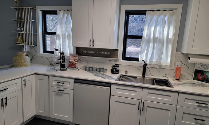 Prosser House | Experience Prosser in style: Cozy wine country 2BR retreat with 5 beds.