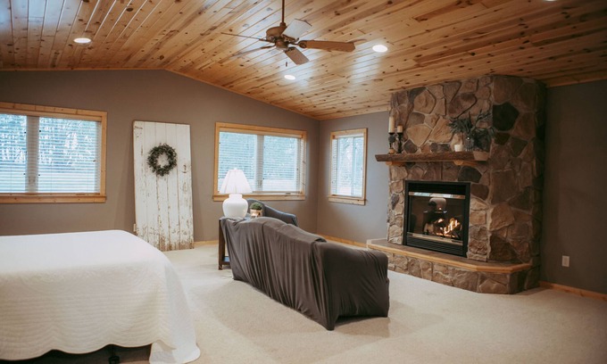Starbuck House | Experience Starbuck charm in our spacious 5-bedroom retreat