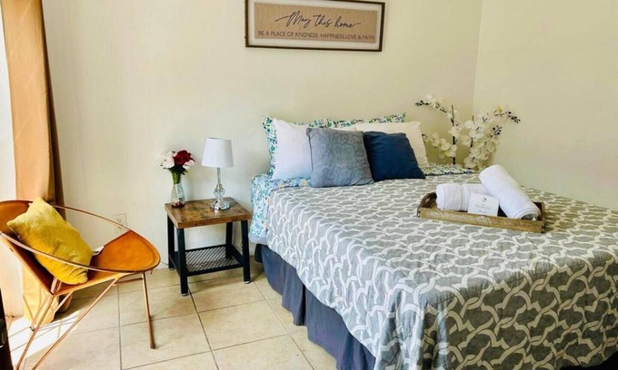 Carver City - Lincoln Gardens Apartment | Experience the passion of hospitality, cleaning, and good location!
