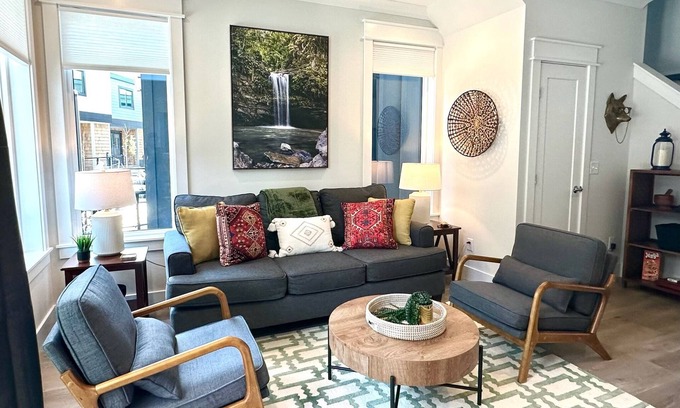 River District Boat Rental | Explore at The Cove- Houseboat in Downton Wilmington