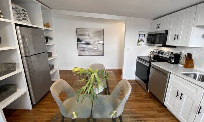 Mount Adams Apartment | Explore Downtown and Mount Adams with River Views!