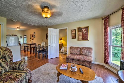 Geneva-on-the-Lake Apartment | Explore Lake Erie and Strip From Quaint Apartment!