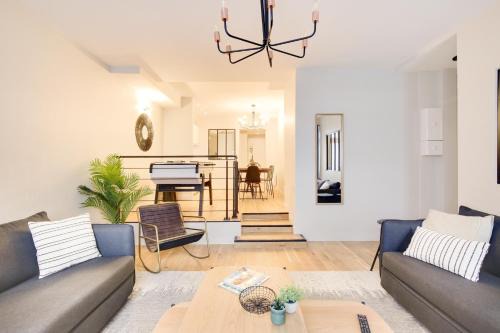 Parc-de-Montsouris Apartment | Explore Local Bakeries from a Boho Artist Loft