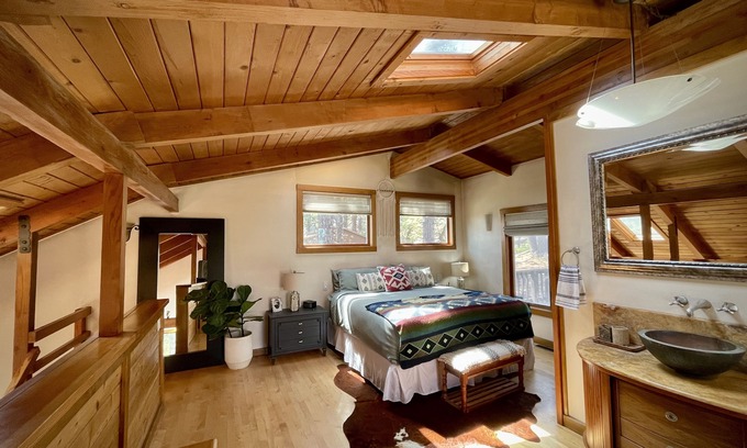 Twin Peaks House | Explore. Rest. Restore.