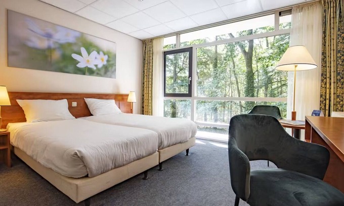 Zon en Schild Hotel | Explore Scenic Trails & Relax at This Garden Retreat with Free Parking Included