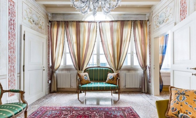 San Polo Apartment | Explore Venice From a Sophisticated Hideaway in San Polo