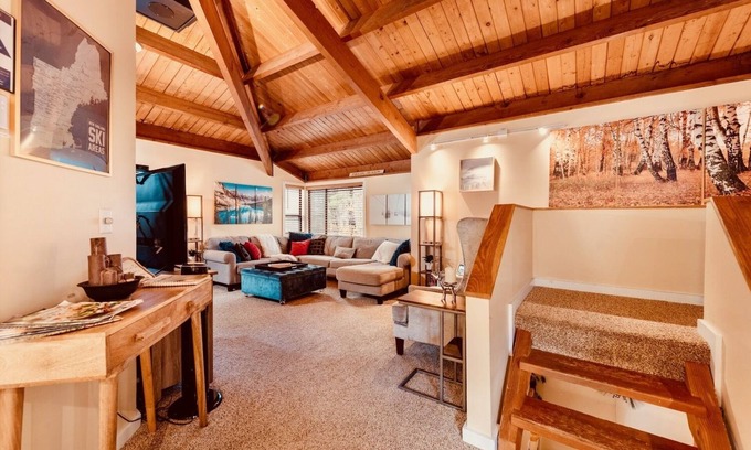 Thornton Condo | Exposed Beam Getaway - Heart of NH White Mountains