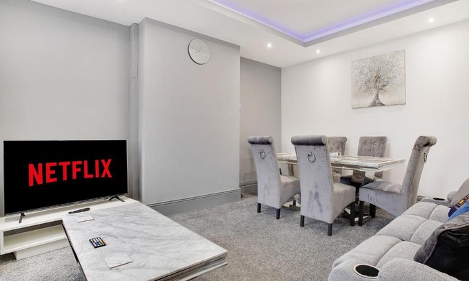 Fenham House | Exquisite 3-Bedroom, Newly Renovated, Sleeps 6