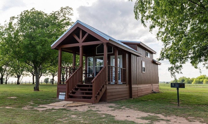 Satin Cabin | Exquisite Cabin, Enchanting Sunrises and Safari