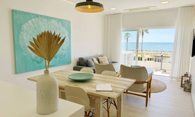 Cavacos Apartment | Exquisite Front Beach Apartment in Quarteira