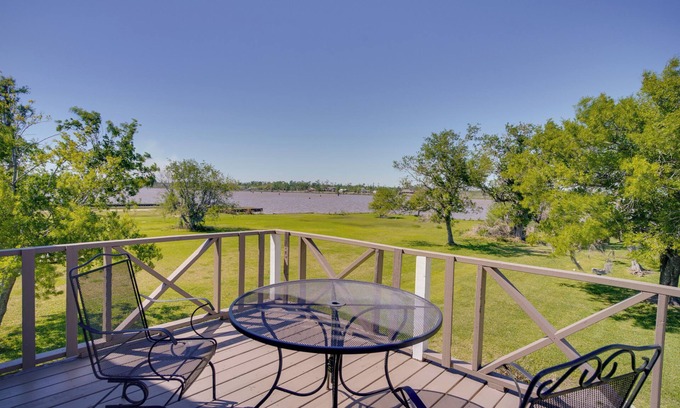 Lake Charles House | Exquisite Lake Charles Gem - Waterfront Views
