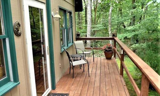 East Stroudsburg Cabin | Exquisite Mountain Cabin Getaway