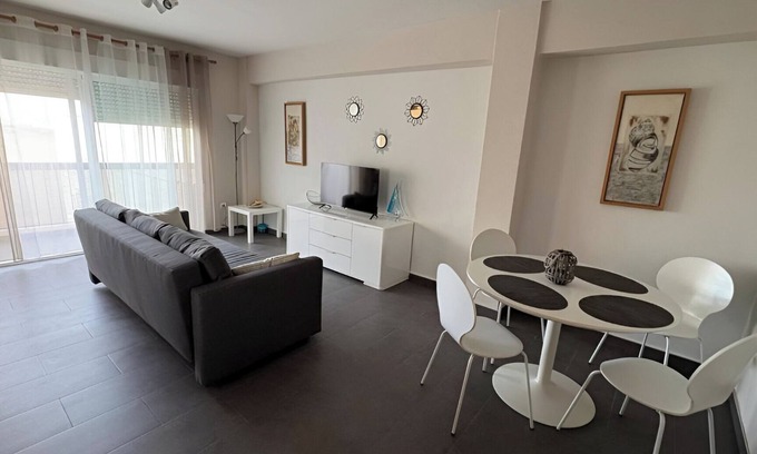 Playa Pobla de Farnals Apartment | Exterior apartment five minutes from the beach and 15 minutes from Valencia.