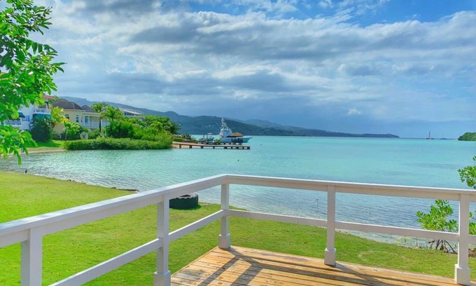 Lagoons Condo | Extraordinary Views! Penthouse on Lagoons w/Beach