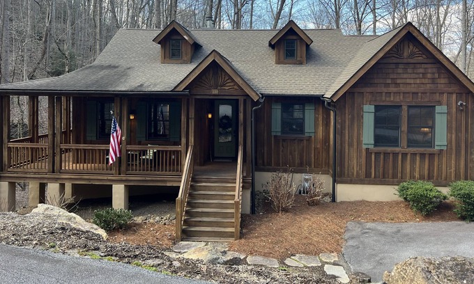 Bear Lake Reserve Cottage | Extremely Peaceful Cottage w/ a flowing creek down the mountain!