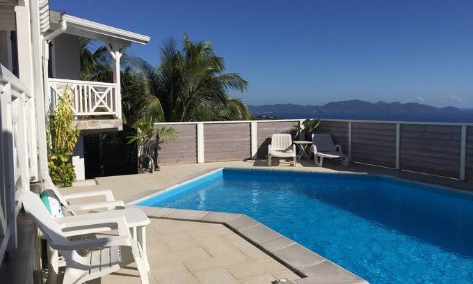 Case-Pilote House | F2 on the ground floor of a contemporary Creole villa