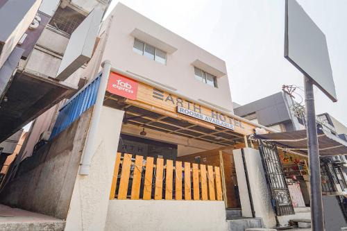 Vadapalani Hotel | FabExpress Earth - Nr Vadapalani Murugan Temple, Vadapalani
