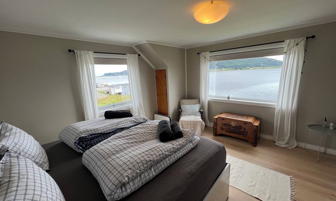 Haram Villa | Fabulous 4-bedroom villa with AC in Møre og Romsdal, boat available