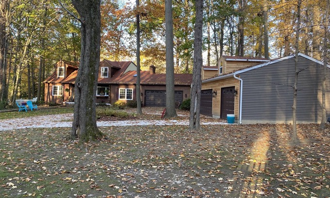Austinburg House | Fabulous 4-bedroom house on the Grand River