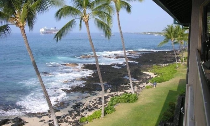 Historic Kailua Village Condo | Fabulous Kona Reef Resort Ocean Front - Penthouse Floor - 2 BR/2 BA Condo