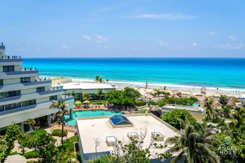 Zona Hotelera House | Fabulous Oceanview Suite Access to Beach & Pools