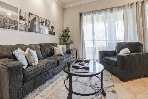 Las Vegas Apartment | Fabulous Penthouse Apartment LAS VEGAS Strip view with resort amenities! 5 min walk to main attractions! ONLY LONG TERM RENTALS min 30 nights!