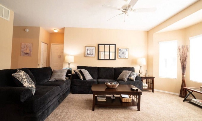 Deer Valley Condo | Fabulous Phoenix 2Bd/2Ba condo w/Great Pool Views