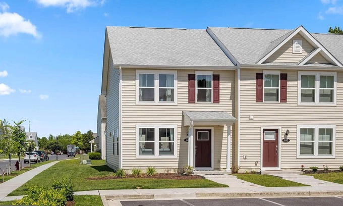 Cambridge House | Fabulous townhome in a safe community in Cambridge