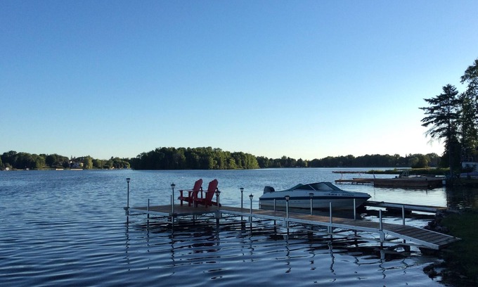 Kirkfield Cottage | Fabulous waterfront 3bdRm+ & 2wshrm Cottage in Kawartha Lakes 430' deep Yard
