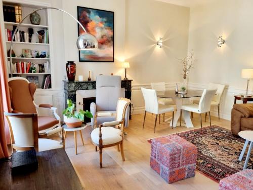 Angouleme Apartment | Face à l'hôtel de ville grand et lumineux appartement
