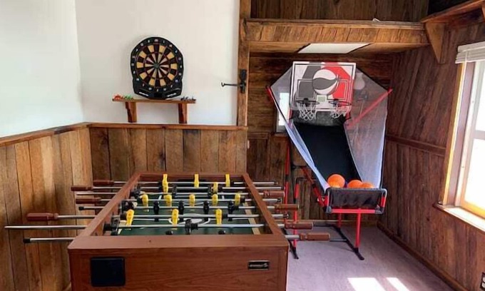 Fairfield House | Fairfield | Game Room | 2 mi to Liberty Mtn Resort
