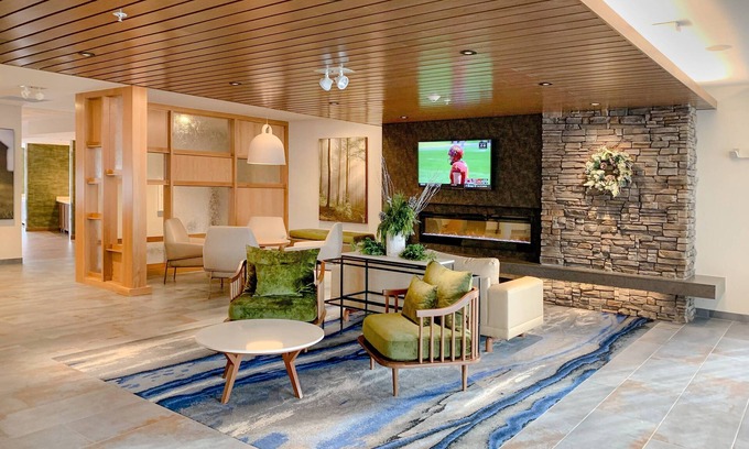 Northfield Hotel | Fairfield Inn and Suites by Marriott Northfield